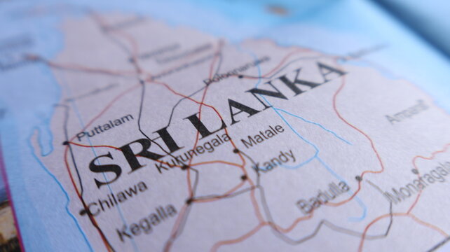 Detailed map of Sri Lanka, showcasing Kandy, Matale, and Kurunegala. Focus on central Sri Lanka with visible roads and cities.