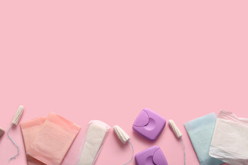 Naklejka premium Menstrual pads with tampons and storage boxes on pink background