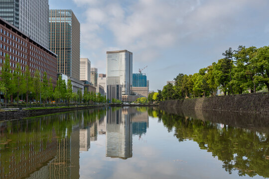 Tokyo Imperial Palace Moat with Skyscrapers Reflection, Marunouchi Modern Buildings and Green Trees皇居外苑 お堀に映る丸の内高層ビル群と新緑の反射景観