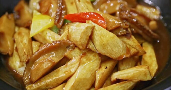 Stone Pot Braised Bell Peppers, King Oyster Mushrooms, and Fresh Abalone Pieces