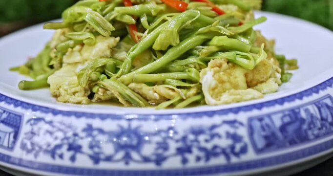 Nutritious stir-fry: free-range eggs, bell peppers, and fresh daylily