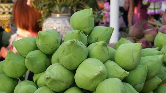 Folding lotus petals to arrange into lotus bouquets. Taking photos with a lotus bouquet is currently trendy among Thai Gen Z.