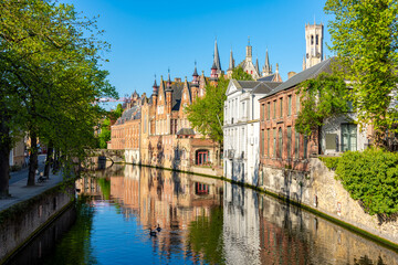 Fototapeta premium Groenerei (Green) canal and architecture of old Bruges with Belfort tower, Belgium