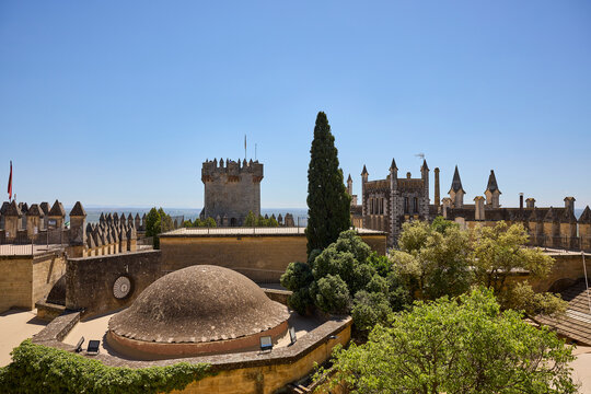 Almod&oacute;var del r&iacute;o castle architecture view