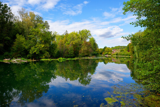 Loing river in Souppes-sur-Loing village. &Icirc;le-de-France region