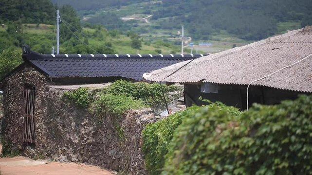 Village Scenery and Stone Wall Path - 청산도 마을 풍경과 돌담길