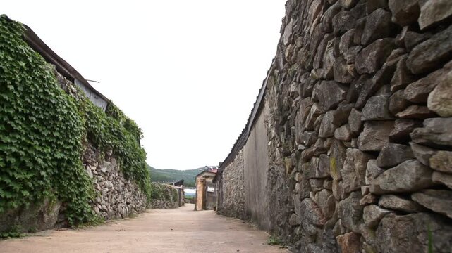 Village Scenery and Stone Wall Path - 청산도 마을 풍경과 돌담길