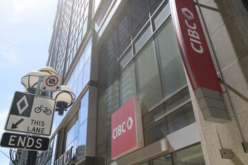 Fototapeta premium exterior building and sign of CIBC bank branch at 2 Bloor St W, Toronto