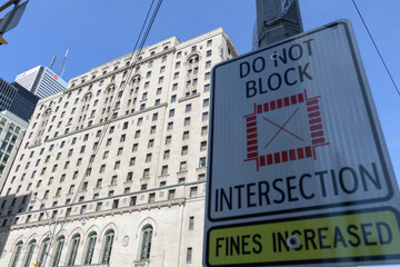 Naklejka premium west elevation of Fairmont Royal York hotel and traffic sign, Toronto