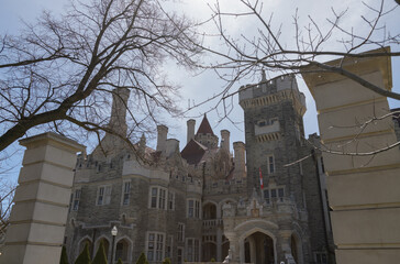 Naklejka premium facade of Casa Loma in morning light, springtime, Toronto