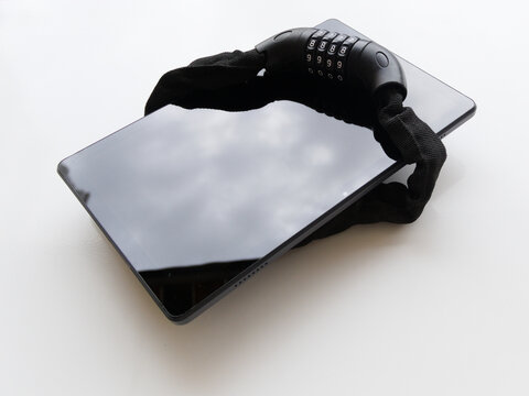 Tablet computer protected with a traditional lock