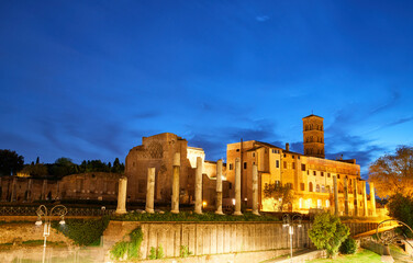 Fototapeta premium The Roman Forum at night in Rome, Italy