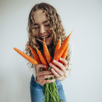 Beautiful young girl with vegetables 