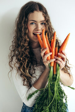 Beautiful young girl with vegetables 