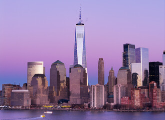 Obraz premium Manhattan skyline panorama. New York City at dusk. Manhattan skyscrapers sunset. New York City panorama. Manhattan panoramic skyscrapers at dusk. Manhattan skyline waterfront.