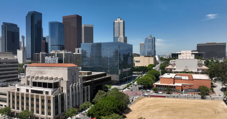Obraz premium Los Angeles skyline cityscape business district. Los Angeles downtown modern skyscrapers skyline. Los Angeles towers skyline panorama view. Los Angeles aerial drone cityscape.