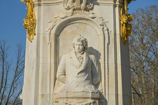 Ludwig van Beethoven, Beethoven-Haydn-Mozart-Denkmal, Tiergarten, Berlin, Deutschland