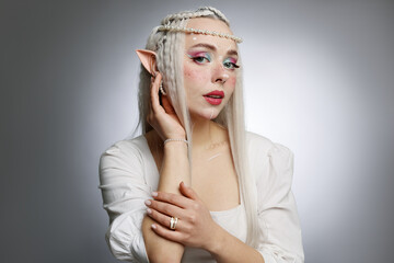 Naklejka premium Beautiful elf girl on grey gradient background