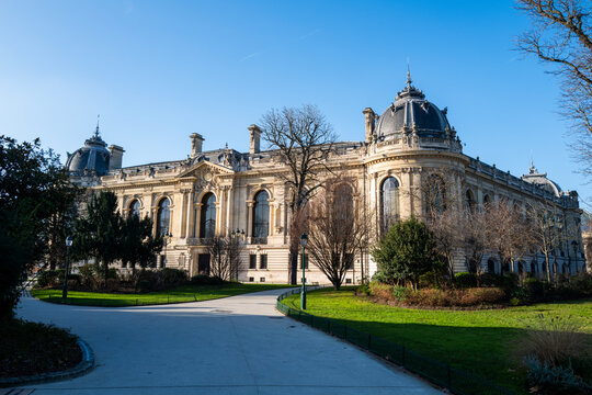vue ext&eacute;rieure du mus&eacute;e du Petit Palais &agrave; Paris en France