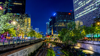 Fototapeta premium 韓国 ソウル 清渓川の夜景 絶景