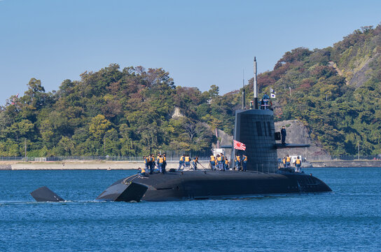 Japan Maritime Self-Defense Force JS Jingei (SS-515), Taigei-class submarine departing, stern quarter view.