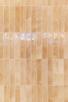The interior wall cladding material is light brown, natural-patterned glazed ceramic.