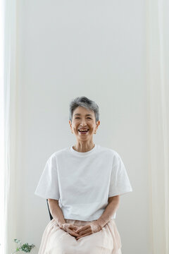 60代日本人シニア女性のポートレート