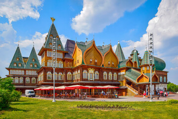 Obraz premium Panorama of the palace of Tsar Alexei Mikhailovich Romanov in Kolomenskoye Park, Moscow city in Russia