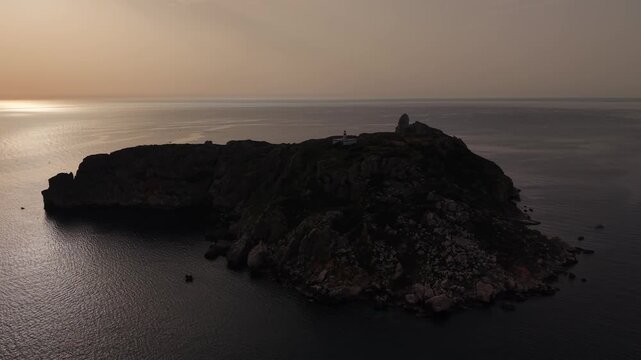 Faro de las islas Medas situado en L'Estartit, costa Brava, provincia de Gerona, Catalu&ntilde;a, Espa&ntilde;a. 
