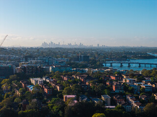 Obraz premium Sydney skyline view from the distance.