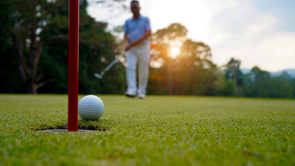Naklejka premium Golfers are putting golf in the evening golf course golf backglound.