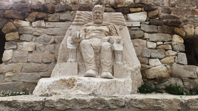 A welcoming statue of King Midas at the entrance of Ayazini Village (İhsaniye, Afyonkarahisar), symbolizing the heart of the Phrygian Valley
