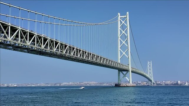 淡路島北端から眺める明石海峡大橋