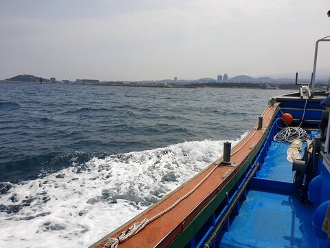 배에서 바라본 바다