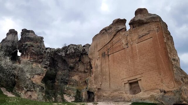 Yazılıkaya (Midas Monument) in Han district of Eskişehir, a monumental Phrygian rock fa&ccedil;ade carved in the 7th century BCE, rising about 17 meters high and decorated with geometric reliefs, believed to