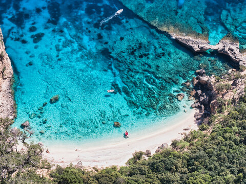La bellissima spiaggia di Cala Biriola nel Golfo di Baunei