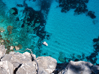 Le famose e belle Piscine di Venere nel golfo di Orosei © Alien