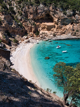 La bellissima spiaggia di Cala Biriola nel Golfo di Baunei