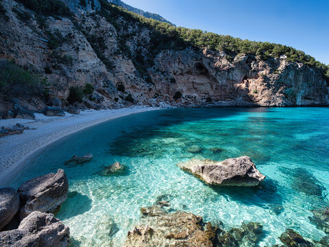 La bellissima spiaggia di Cala Biriola nel Golfo di Baunei