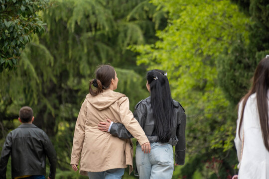 best friends walk in the park