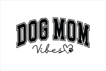 Naklejka premium Collegiate Style Dog Mom Vibes With Heart and Paw Calligraphy Design