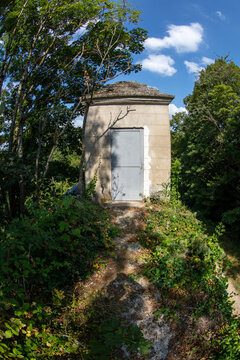 Aqueduct - Between Les loges en Josas et Buc - Bringing water to Versailles Castle - Yvelines - Ile-de-France - France