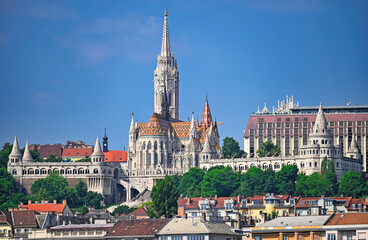Fototapeta premium Matthias Church and Fisherman's Bastion on Castle Hill in Budapest