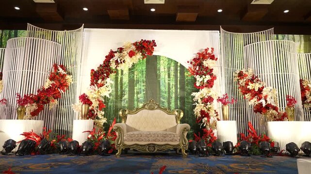 Luxury Wedding Stage Decoration with Floral Arch and Royal Sofa