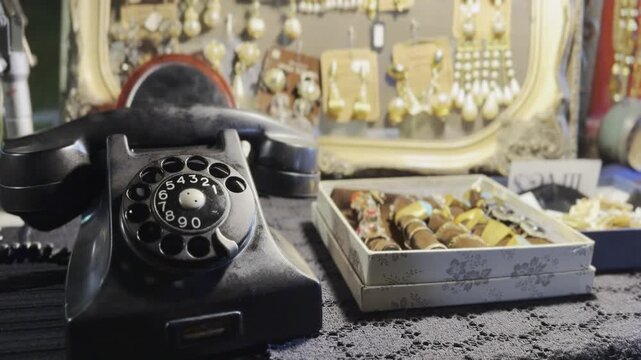 Telefono antiguo feria bazar
