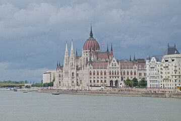 Obraz premium Side view on the Hungarian parliament along Danube river in Budapest, Hunagry