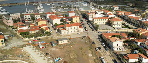 Obraz premium Storm in Marina di Pisa, Tuscany. Fury of the waves on the coast, aerial view on a sunny morning