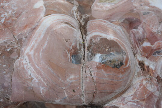 Marbled rock pattern