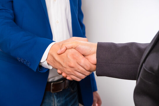 Holding hands with business partners to trust business partners, relationships to achieve future commercial and investment goals.