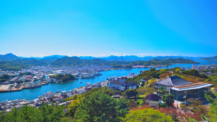 Naklejka premium 快晴の千光寺公園から見下ろす尾道水道と瀬戸内海の絶景
